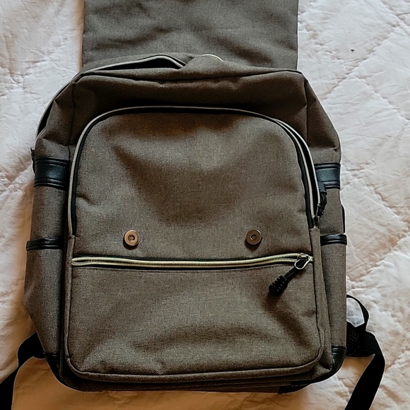 Ronyes Backpack - Picture 2 of 3